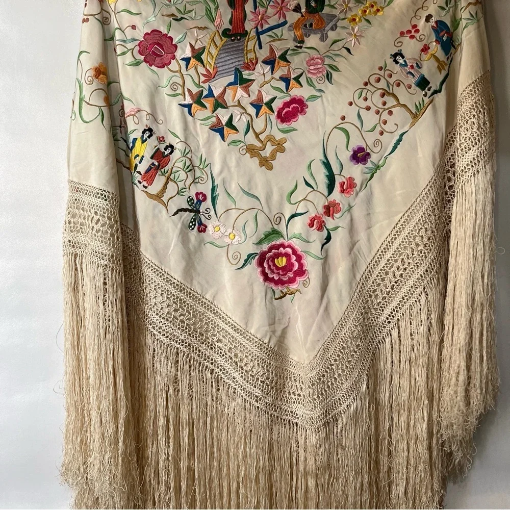 Vintage Japanese Silk Embroidered Manton Manila Piano Shawl